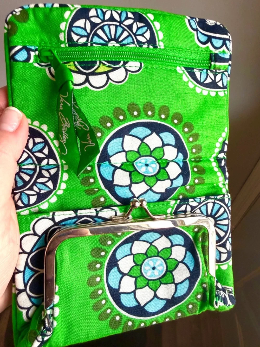 Vera Bradley Green Medallion Quilted Floral Zip Wallet - Picture 2 of 5